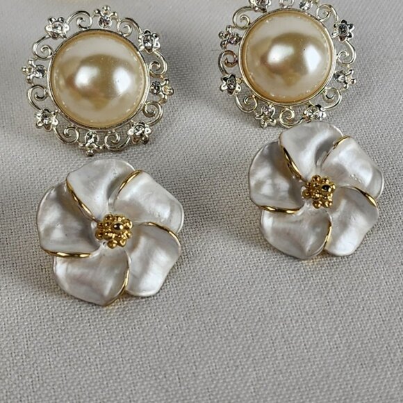 Vintage 80s Gold & Cream Flower Pierced Earrings - Picture 7 of 9
